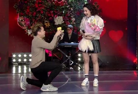 Yael Yuzon proposes to wife Karylle on 'It's Showtime'.